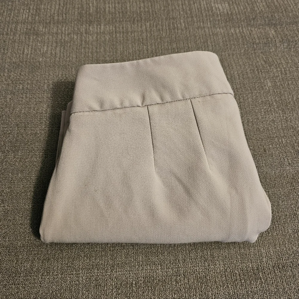 A New Day Cream Taupe Casual Stretch Neutral High Rise Shorts Size 8